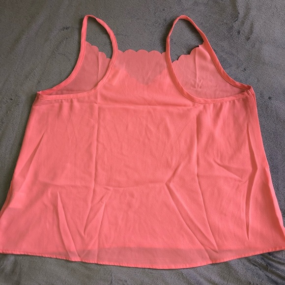 Peach Scalloped V-Neck Tank - Picture 2 of 3